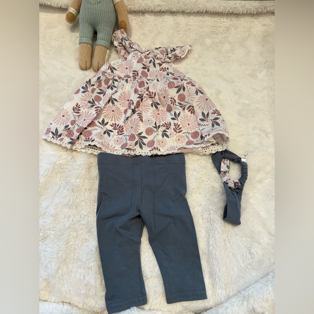 🌸5/$50🌸Floral Ruffle Baby Top with Gray Leggings & Headband Set - Picture 3 of 4